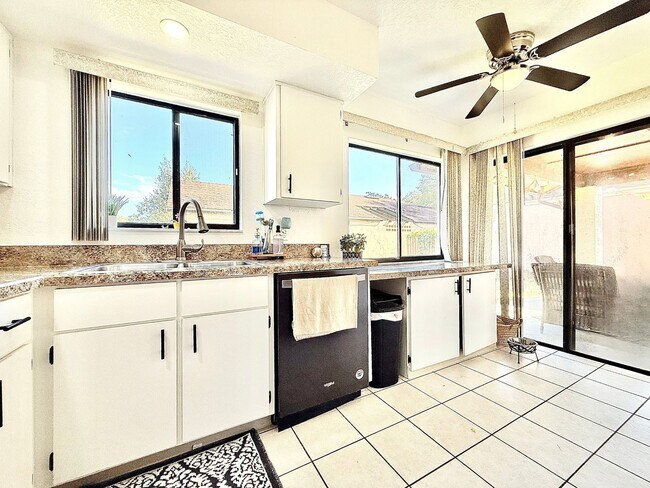 Building Photo - Moss Pointe 3Bedrooms/2.5Bath-home with great room fireplace!