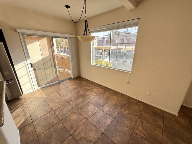 Building Photo - Charming 2Bed/Bath Condo located in a beau...