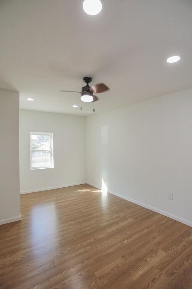 Building Photo - 3300 N Kildare Ave