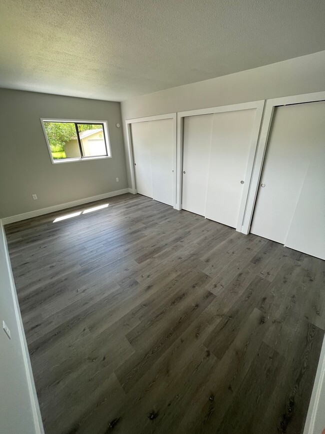 Building Photo - Newly Remodeled 3-bedroom 1 bath, spacious...