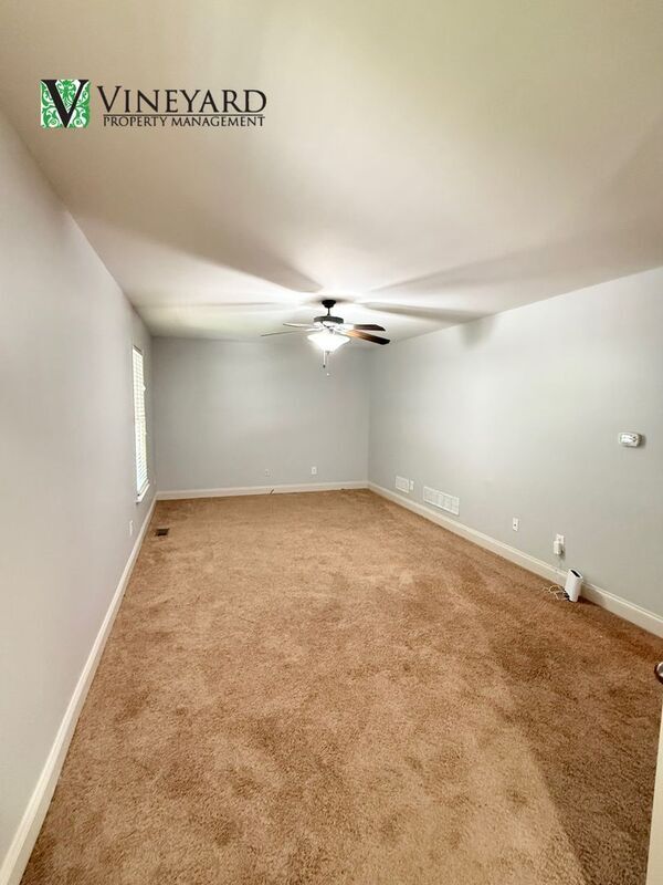 Building Photo - 102 Oak Ridge Trail