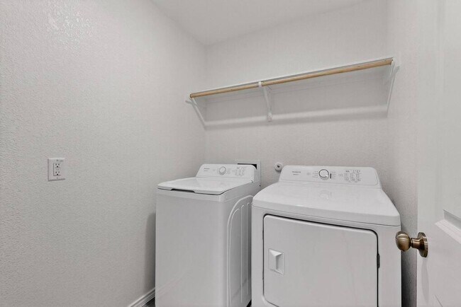 Building Photo - 107 Herald Dr