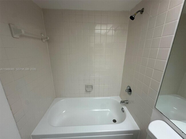 Building Photo - 2636 SE 20th Ct