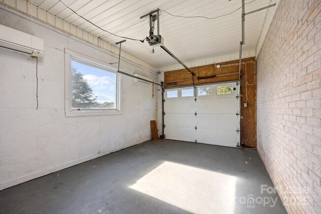 Building Photo - 136 Kent Dr
