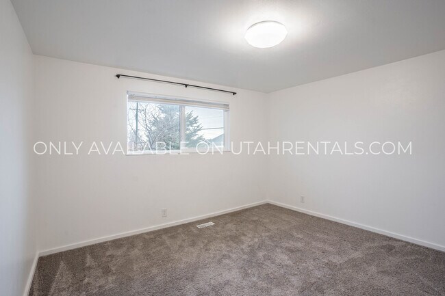 Building Photo - 893 N 500 E