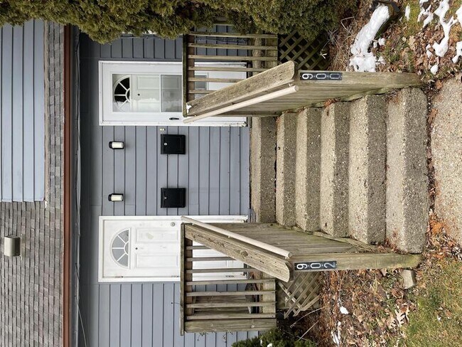 Building Photo - 900 Woodlawn Ave