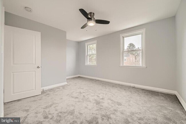 Building Photo - 4429 Newport Ave