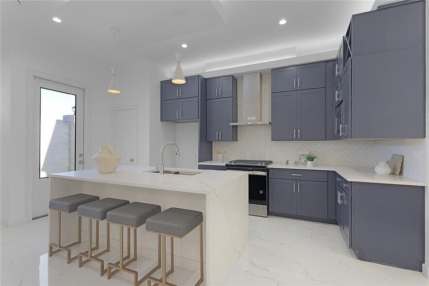 Building Photo - 2926 El Fenice Ln