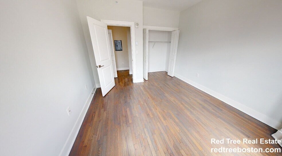 Building Photo - 81 Park Dr