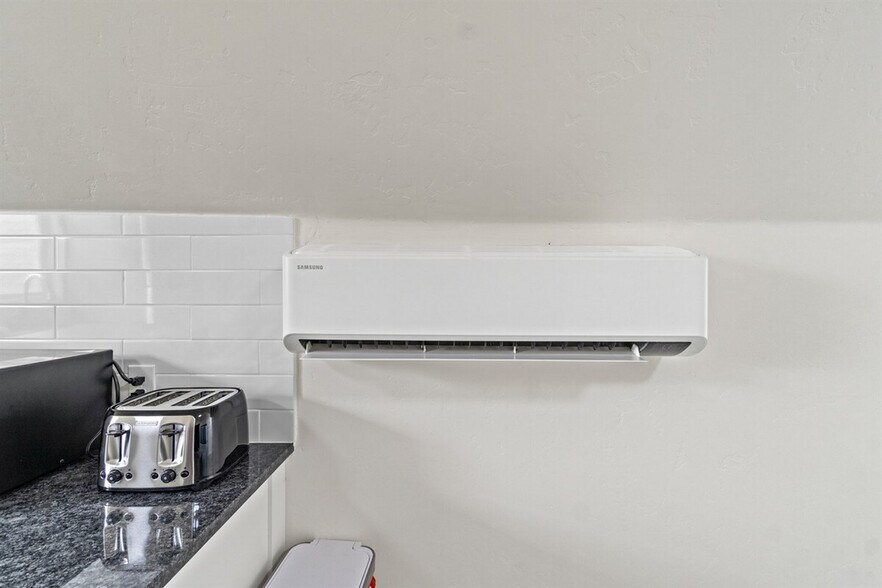 Building Photo - 523 18th Ave S