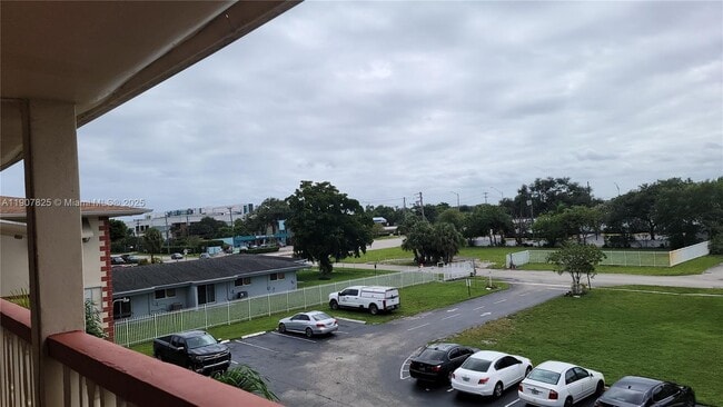 Building Photo - 4731 NW 10th Ct