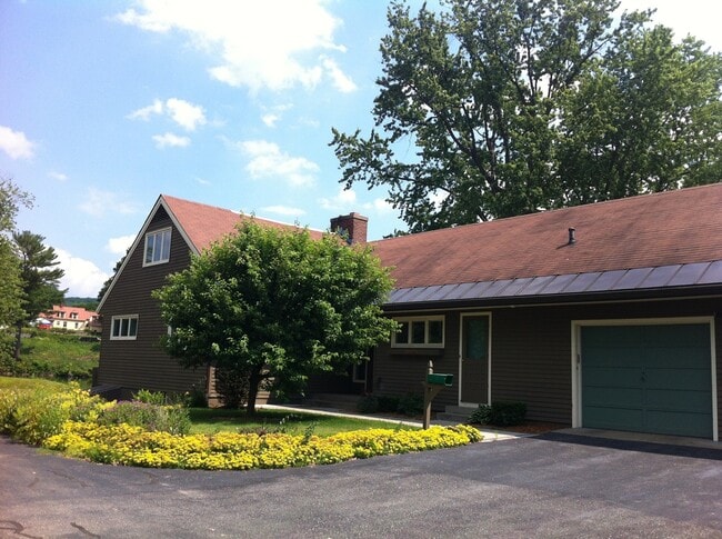 Building Photo - Beautiful Lakeside home in Windsor Vermont - Will go fast (CURRENTLY UNDER CONTRACT)