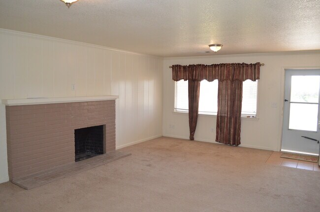 Building Photo - 15290 Sunset Dr