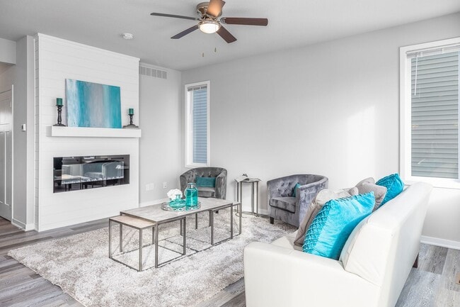 Building Photo - Modern Comfort in the Heart of Norwalk