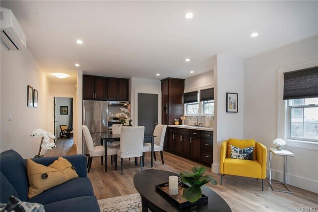 908 Victoria Ave- Kitchen & Dining - 908 Victoria Ave