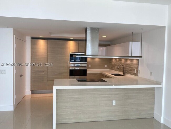 Building Photo - 17301 Biscayne Blvd