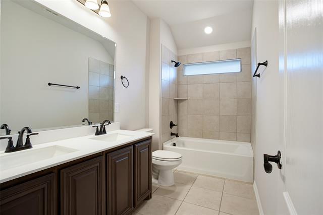 Building Photo - 812 Woodview Ct