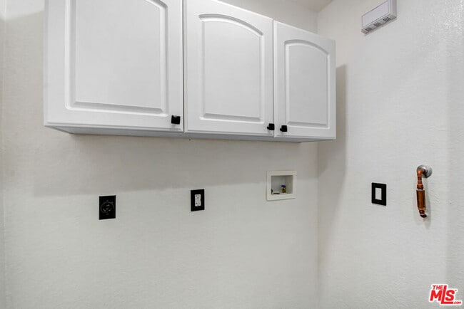 Building Photo - 35 De Lino