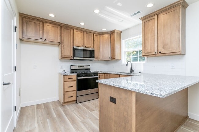 Building Photo - Newly Remodeled Picturesque Home in North ...