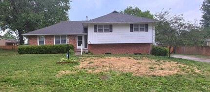 Building Photo - 4 Bedroom 2 Bathroom home in Willard Schools with a Huge Fenced Yard for $1,695!