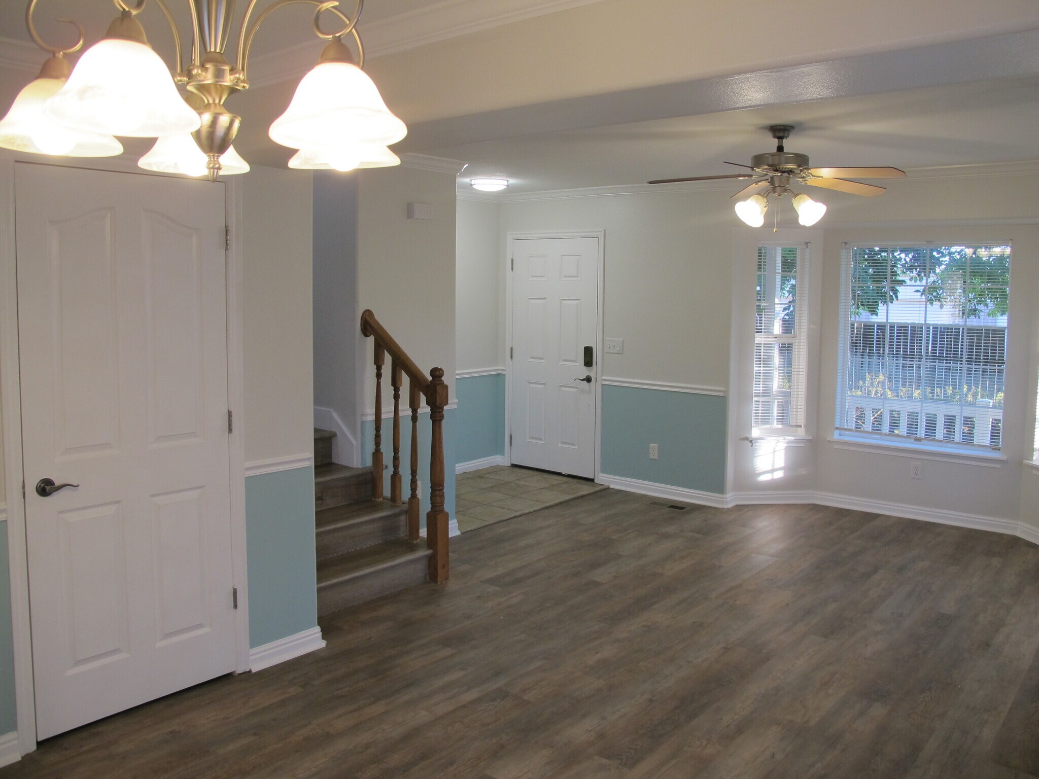 1st floor entry - 877 Capital Ave