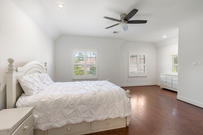 Building Photo - 18 Player Vista Pl