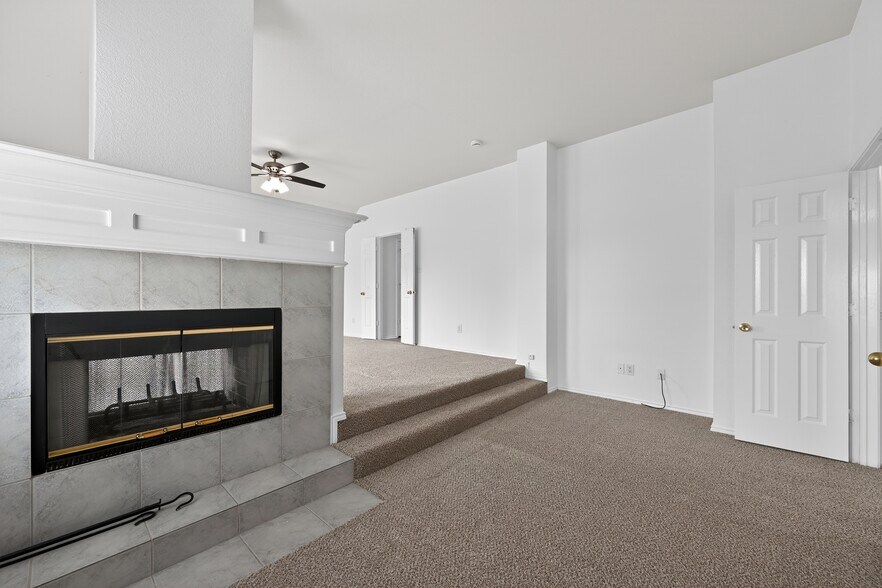 Building Photo - 2125 Elm Falls Pl
