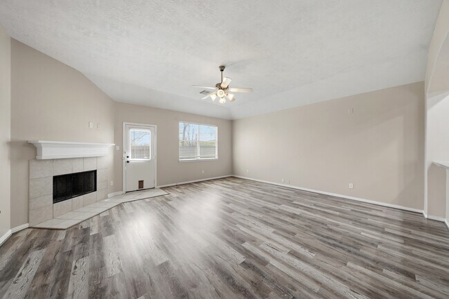 Building Photo - 24503 Lakecrest Bend Dr