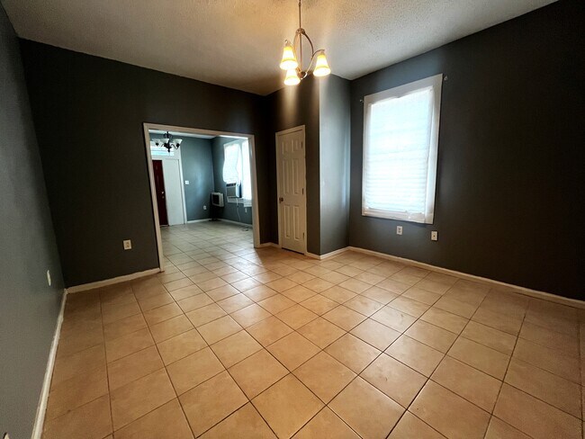 Building Photo - 2331 Saint Anthony St