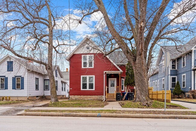 Building Photo - 506 E Parkway Ave