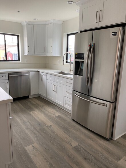 Kitchen - 2826 S Norton Ave