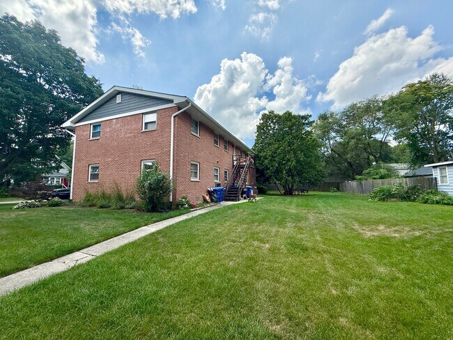 Building Photo - 707 North St