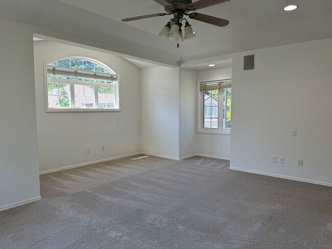 Building Photo - 27171 SE 25th Pl