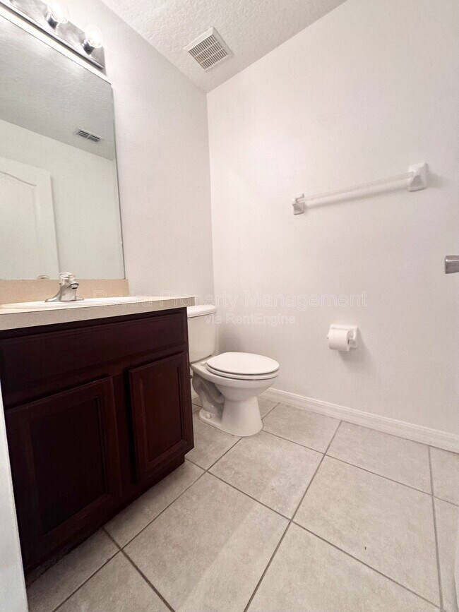 Building Photo - 661 Hacienda Cir