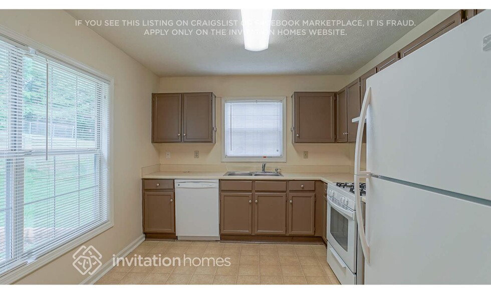 Building Photo - 221 River Birch Dr