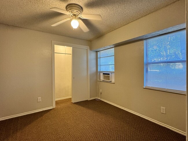 Building Photo - 207 W Phillips St