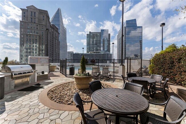 Building Photo - 3324 Peachtree Rd NE