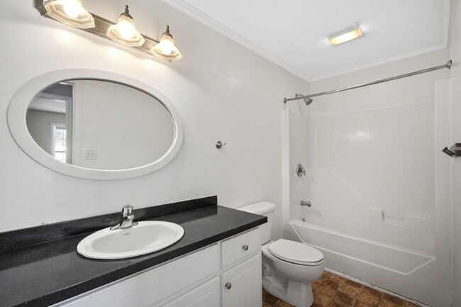 Building Photo - 202 Starcrest Dr