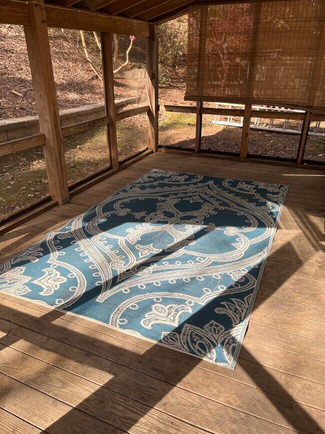 Screened in porch - 103 Birdwood Ct