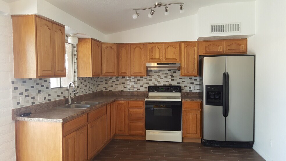 Kitchen - 2436 W Sumaya Way