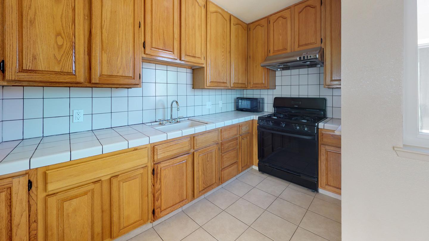 Building Photo - 2008 Judah St