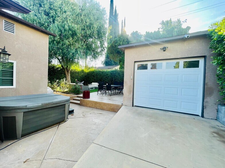 Building Photo - 17946 Valley Vista Blvd