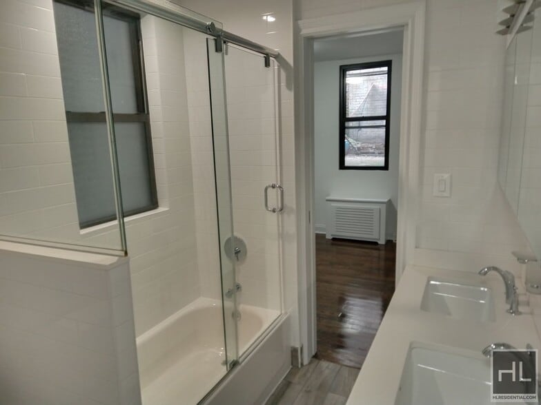 Building Photo - EAST 72 STREET