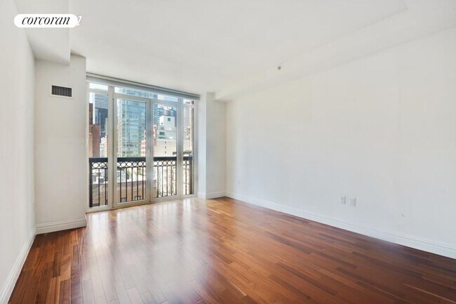 Building Photo - 400 E 51st St