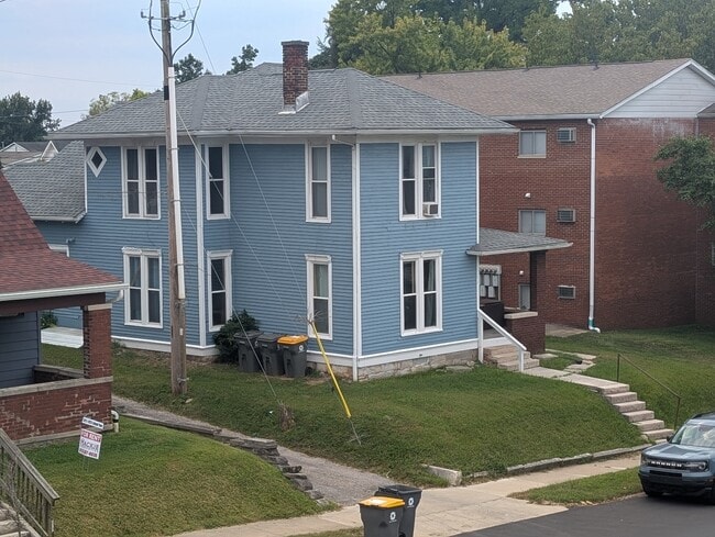 Building Photo - 406 E 2nd St