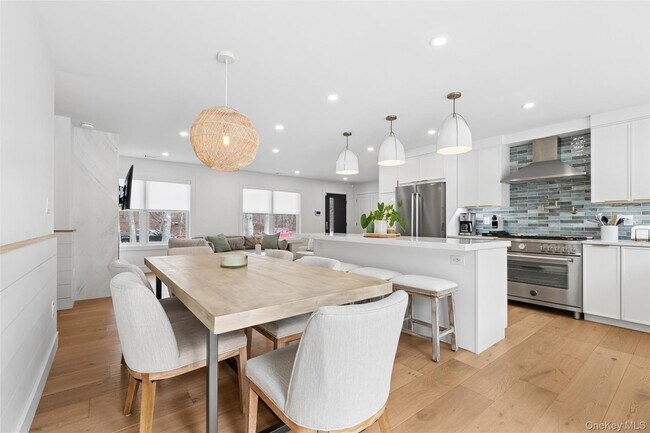 Building Photo - 6 W Landing Rd