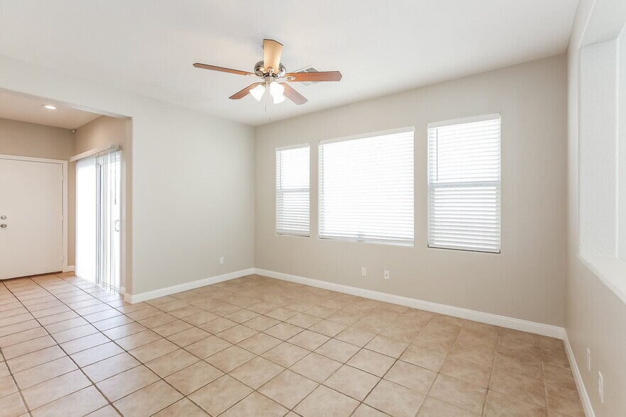 Building Photo - 8573 Primula Ct