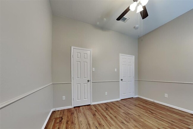 Building Photo - 3607 Kennedy Dr