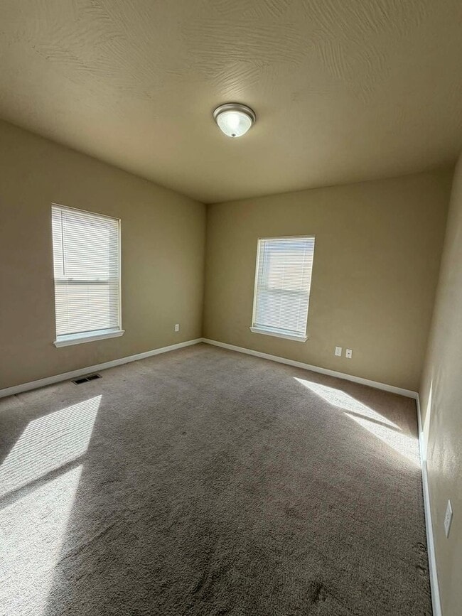 Building Photo - LEASETAKEOVER: NO DEPOSIT NEEDED!!!  4 BEDROOM / 2 BATHROOM HOUSE IN JOPLIN MO!!!