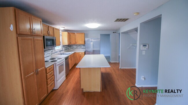 Building Photo - 6426 Silver Pheasant Ct